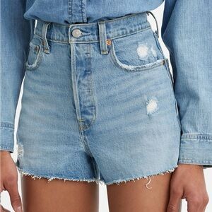 Levi’s Ribcage Shorts Light Wash